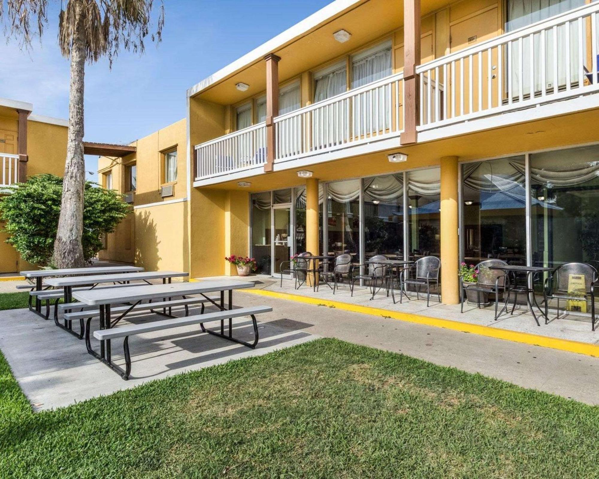 Quality Inn & Suites On The Beach Corpus Christi Exterior photo